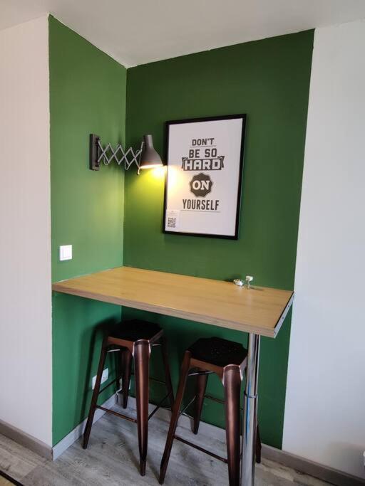 בלפורט Les Studios De Flo' : The Bel'Factory 38 M² Wifi מראה חיצוני תמונה